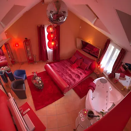 Loveroom Apartment *